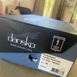 Dansko Professional antique brown clogs size 40 (W9)